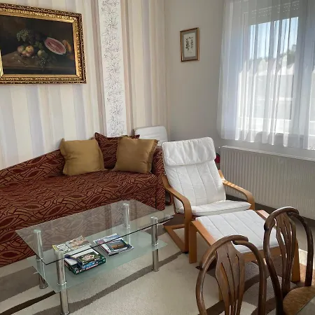 Goldal House Apartment *