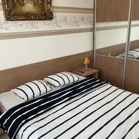 Апартаменты Goldal House