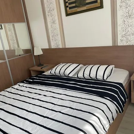 Апартаменты Goldal House *