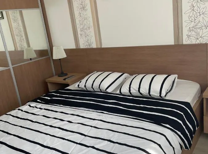 Апартаменты Goldal House *